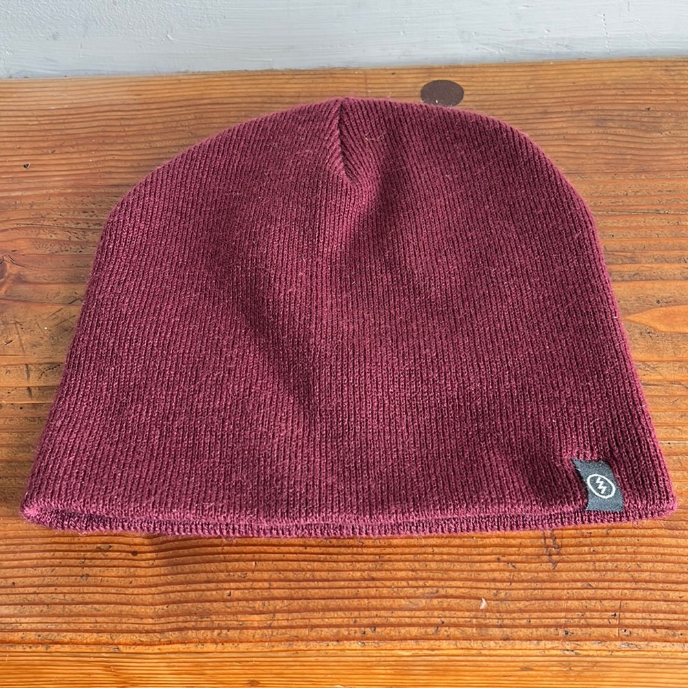 Pacsun maroon beanie. Never worn.